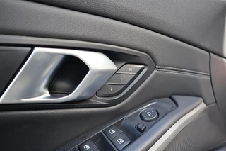 BMW 3 Serie Leder / Adaptieve Cruise / Elec Stoelen / Stoel verwarm / 1e eigenaar / NL-Auto - afbeelding nr 17
