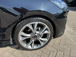 Ford Fiesta Ford Fiesta 1.0 EcoBoost Hybrid ST-Line X 125PK Winterpack Climate Navi Cruise Camera Carplay Parkeersensoren LED 18