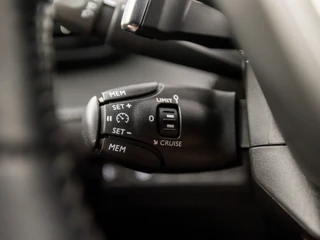 Peugeot 2008 Peugeot 2008 1.2 PureTech Sport Automaat (APPLE CARPLAY, GROOT NAVI, 360 CAMERA, LM VELGEN, SPORTSTOELEN, CRUISE, LANE ASSIST, NIEUWE APK, NIEUWSTAAT) - afbeelding nr 21