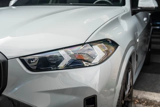 BMW X5 BMW X5 xDrive50e Hybrid M-Sport | Pano Skylounge | HUD | 360 | Brooklyn Grau - afbeelding nr 21