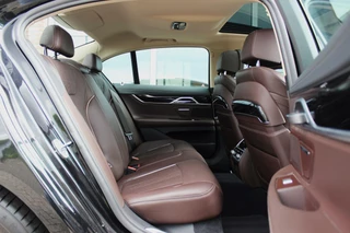 BMW 7 Serie ➡️  BMW 7-serie 740i High Executive | 2e eigenaar | Camera | Laser | Head-up | Dakraam | 19 inch | Soft-close | Massage | 6 cilinder | 326 pk | Origineel | Keyless entry/Go - afbeelding nr 17