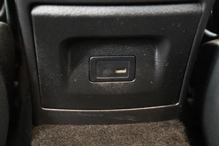 Mercedes-Benz A-Klasse Mercedes-Benz A-klasse 250e AMG Night | Carplay | Stoelverwarming |  Camera | Leder/Alcantara | Full LED | Sfeerverlichting | Park Assist | Navigatie - afbeelding nr 28
