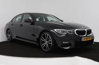 BMW 3 Serie BMW 3-serie 320i High Executive Edition (TREKHAAK, PARKEERSENSOREN, STOELVERWARMING, LEER, NAVIGATIE, NL-AUTO) - afbeelding nr 19