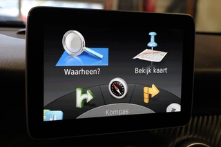 Mercedes-Benz A-Klasse Mercedes-Benz A-Klasse 180 AMG | Panoramadak | CarPlay | Camera | Dodehoekdetectie | Stoelverwarming | PDC V+A | Alcantara/Lederen bekleding | LED Koplampen | Command Online | Dealer onderhouden | Nieuwe APK - afbeelding nr 14