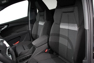 Audi Q4 e-tron Audi Q4 e-tron 40 Advanced Edition | Navigatie | Climate Control | DAB | Led | Electrisch bedienbare achterklep | 19