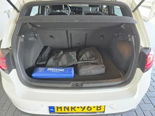 Volkswagen Golf Volkswagen Golf 1.4 TSI PHEV GTE / Dealer Onderhouden / Stoelverwarming / LED Koplampen - afbeelding nr 13
