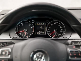 Volkswagen Passat Volkswagen Passat Variant 1.4 TSI Sportline Automaat (NAVIGATIE, CLIMATE, STOELVERWARMING, GETINT GLAS, SPORTSTOELEN, TREKHAAK, CRUISE, PARKEERSENSOREN, NIEUWSTAAT) - afbeelding nr 22