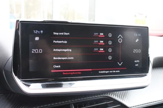 Peugeot 2008 Peugeot 2008 1.2 100PK ALLURE PACK | TREKHAAK | NAVIGATIE | APPLE CARPLAY/ANDROID AUTO | 3-D INSTRUMENTENPANEEL | ACHTERUITRIJ CAMERA | CRUISE CONTROL | LED KOPLAMPEN | CLIMATE CONTROL | 17