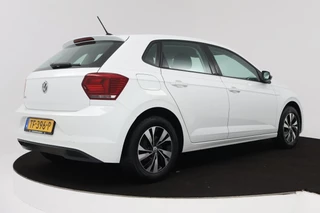 Volkswagen Polo Volkswagen Polo 1.0 TSI Comfortline (PARKEERSENSOREN, CRUISE ADAPTIEF, NAVIGATIE, CARPLAY, NL-AUTO, GOED ONDERHOUDEN) - afbeelding nr 11