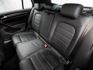 Volkswagen Golf Volkswagen Golf 1.4 TSI GTE Sport 204Pk Automaat (APPLE CARPLAY, NAVIGATIE, CLIMATE, LEDEREN SPORTSTOELEN, PARKEERSENSOREN, GETINT GLAS, CRUISE, NIEUWE APK, NIEUWSTAAT) - afbeelding nr 14