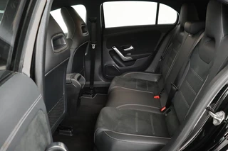 Mercedes-Benz A-Klasse Mercedes-Benz A-klasse 250e AMG Night | Carplay | Stoelverwarming |  Camera | Leder/Alcantara | Full LED | Sfeerverlichting | Park Assist | Navigatie - afbeelding nr 7