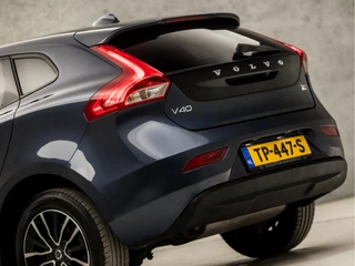 Volvo V40 Automaat (PANORAMADAK, NAVIGATIE, CAMERA, GETINT GLAS, STOELVERWARMING, SPORTSTOELEN, KEYLESS, LED KOPLAMPEN, PARKEERSENSOREN, NIEUWSTAAT) - afbeelding nr 12