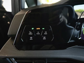 Volkswagen Golf Volkswagen Golf 1.4 eHybrid GTE / Dealer Onderhouden / IQ Light / Stoelverwarming / CarPlay - afbeelding nr 13