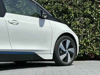 BMW i3 BMW i3 120Ah 42 kWh, PANO, NAVI, CRUISE, LED, ECC-AIRCO, CAMERA, STOELVERWARMING, LICHTMETAAL 18