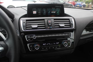 BMW 2 Serie BMW 2 Serie Cabrio M240i xDrive High Exe. M Sport / Camera / Leder / Harman Kardon / 18'' / Keyless / Navigatie / Stuurverwarming / DAB / Windscherm / Stoelverwarming / Cruise Control - afbeelding nr 21