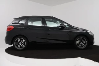 BMW 2 Serie BMW 2-serie Active Tourer 225i xDrive M Sport (PANORAMADAK, TREKHAAK, STOELVERWARMING, HEAD-UP, PARKEERSENSOREN, NAVIGATIE) - afbeelding nr 17