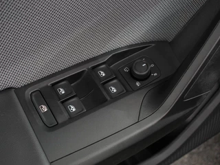 SEAT Leon SEAT Leon 1.0 eTSI 110pk DSG Style Navigatie Apple Carplay/ Android Auto Camera Parkeersensoren Stoel- en stuurverwarming Cruise Control Virtual Cockpit Climate Control - afbeelding nr 12