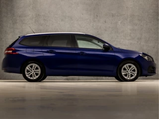 Peugeot 308 Peugeot 308 SW 1.2 PureTech Sport (PANORAMADAK, APPLE CARPLAY, GROOT NAVI, PARKEERSENSOREN, SPORTSTOELEN, GETINT GLAS, CRUISE, LANE ASSIST, NIEUWE APK, NIEUWSTAAT) - afbeelding nr 4