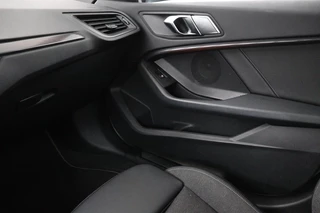 BMW 1 Serie BMW 1-serie 118i Executive Edition | Sport Line | Carplay |  Full LED | Sportstoelen | Climate control | Navigatie | Parkeerhulp | Live Cockpit | Cruise control - afbeelding nr 19