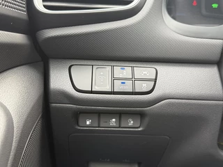 Hyundai IONIQ Hyundai IONIQ Premium EV Navi,Leder,Dodehoek,Schuifdak,Camera,Clima,Cruise,Stoelverwarming V+A,Stuurverwarming,Pdc V+A,Nieuwe Apk bij Aflevering - afbeelding nr 31