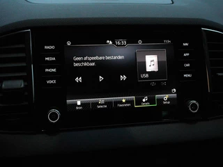 Škoda Karoq Skoda Karoq 1.5 TSI 150pk DSG Ambition | Navigatie | Apple Carpla/Android Auto | Camera | Climate Control | Adaptive Cruise control | Lichtmetalen Velgen - afbeelding nr 24