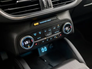 Ford Focus Ford Focus Wagon 1.0 EcoBoost Titanium X Automaat (VIRTUAL COCKPIT, APPLE CARPLAY, GROOT NAVI, STUUR/STOELVERWARMING, BANG&OLUFSEN, CAMERA, TREKHAAK, SPORTSTOELEN, ELEK ACHTERKLEP, KEYLESS, GETINT GLAS, NIEUWSTAAT) - afbeelding nr 10