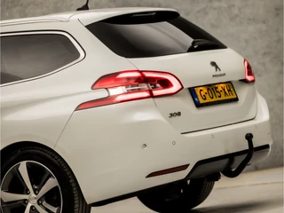 Peugeot 308 Peugeot 308 SW 1.2 PureTech Sport Automaat (PANORAMADAK, APPLE CARPLAY, STOELVERWARMING, ADAPTIVE CRUISE, SPORTSTOELEN, KEYLESS, GETINT GLAS, TREKHAAK, 360 CAMERA, NIEUWSTAAT) - afbeelding nr 14
