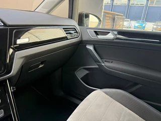 Volkswagen Touran Volkswagen Touran 1.2 TSI Highline 7p|Carplay|Allseasonbanden - afbeelding nr 47