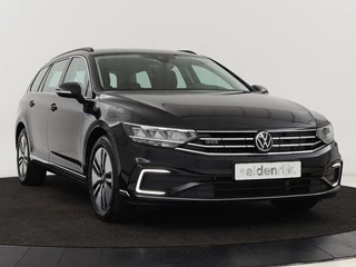 Volkswagen Passat Volkswagen Passat 1.4 TSI PHEV GTE | Stoelverwarming | Camera |  Adaptive cruise | Matrix LED | Massage | Carplay | Navigatie | Side Assist - afbeelding nr 30
