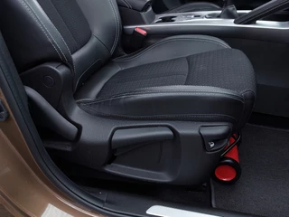 Renault Kadjar 1.2 TCe 131pk Intens Pack-Tech | Navi | Clima | Cruise | Keyless Entry | Pdc V+A+Assist+Camera | Dodehoek+Rijstrook+Licht+Regensensor | Mistlampen | Privacy Glass | 17''lm - afbeelding nr 29