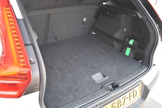 Volvo XC40 Volvo XC40 T2 129pk Aut. Momentum Core | Navigation Tech | Airco | LM velge - afbeelding nr 35