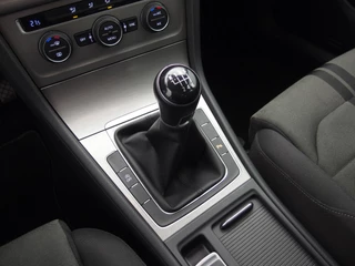 Volkswagen Golf CAMERA / NAVI / CLIMA / PDC / BLUETOOTH / CRUISE / DAB+ / NL-AUTO - afbeelding nr 29