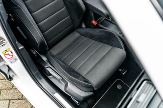 Volkswagen Golf Volkswagen Golf 2.0 TSI 4Motion R Pano Camera ACC - afbeelding nr 42