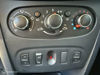Dacia Sandero Dacia Sandero 0.9 TCe Blackline NWE KETTING/AIRCO/5DRS/NAVI/CRUISE - afbeelding nr 15