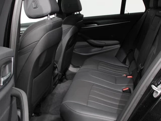 BMW 5 Serie BMW 5-serie Touring 530e M Sport PHEV AUTOMAAT 292PK Climate control Adaptieve cruise control Keyless Parkeersensoren Achteruitrijcamera Panoramadak LED Verwarmde voorstoelen Trekhaak Apple Carplay/ Android Auto - afbeelding nr 11