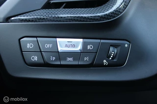 BMW 1 Serie BMW 1-serie 118i M Sport High Executive, Sportstoelen, Carplay, Pdc voor + achter, Stoelverwarming, Cruise, Clima. - afbeelding nr 35