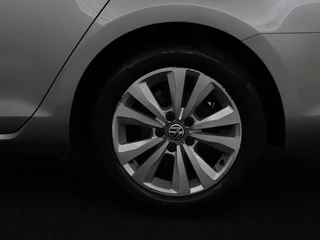 Volkswagen Golf Volkswagen Golf 1.0 TSI Connected Series | Carplay | Camera |  Navigatie | Climate control | Parkeerhulp | Cruise control | Sportstoelen - afbeelding nr 27