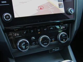 Škoda Octavia Škoda Octavia Combi 1.0 TSI 116pk DSG Style Sport | Kuipstoelen - afbeelding nr 33