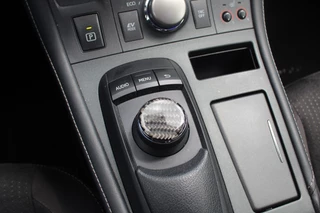 Lexus CT Lexus CT 200h 25th Edition / Camera / Schuifdak / Alcantara / Navigatie / 16'' / Getint glas / Stoelverwarming / Cruise Control - afbeelding nr 26