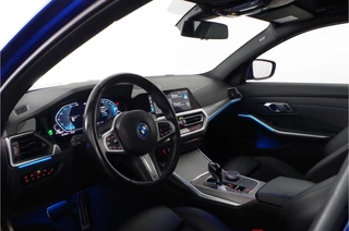 BMW 3 Serie BMW 3-serie Touring 330e M Sport Pano.schuif/Laser LED/Adaptive ophanging/Memory/Head-up/Portimo Blue... - afbeelding nr 2