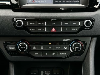 Kia Niro Kia Niro 1.6 GDi Hybrid ExecutiveLine, NL AUTO, NAP, ECC-AIRCO, LEDER, NAVI, CAMERA, PARKEERSENSOREN, LICHTMETAAL 18