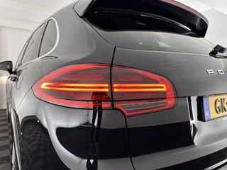 Porsche Cayenne Aut. *PANO | LUXURY-LEATHER | BI-XENON | SPORT-CHRONO | MEMORY-PACK | BOSE-SOUND | AIR-SUSPENSION | HEATED-SPORT-SEATS | NAVI-FULLMAP | DAB+ | CAMERA | SHIFT-PADDLES | TOWBAR | 21''ALU * - afbeelding nr 29
