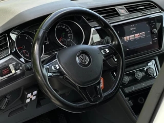 Volkswagen Touran Volkswagen Touran 2.0 TDI SCR EURO 6, HONDENAUTO, FACELIFT, NAVI, CRUISE, ECC-AIRCO, PARKEERSENSOREN, LICHTMETAAL 16