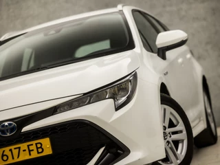 Toyota Corolla Touring Sports Automaat (NAVIGATIE, CAMERA, ADAPTIVE CRUISE, SPORTSTOELEN, LANE ASSIST, LED KOPLAMPEN, ZWART HEMEL, NIEUWSTAAT) - afbeelding nr 16