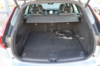 Volvo XC60 Volvo XC60 2.0 T8 Twin Engine AWD R-Design / Pano / Bowers - afbeelding nr 36