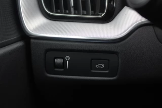 Volvo XC60 Volvo XC60 2.0 T4 R-Design / 360Camera / Leder&Alcantara / 20'' / Navigatie / Dodehoek / DAB / Cruise Control - afbeelding nr 33