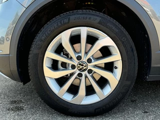 Volkswagen T-Roc Volkswagen T-Roc 1.5 TSI 150pk DSG Style | IQ Light | Camera | Alcantara | Trekha - afbeelding nr 26