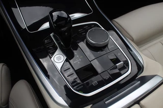 BMW X5 BMW X5 xDrive30d High Exe. 7p. M Sport / Trekhaak / Panoramadak / Camera / Head-up / Softclose / 20'' / Harman Kardon / Luchtvering / Laser LED / Keyless / Leder / Apple CarPlay / Stuurverwarming / DAB / ACC / Zonnescherm zijruite - afbeelding nr 29