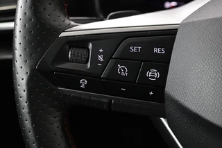 SEAT Leon SEAT Leon 1.5 eTSI FR | Stoel & stuurverwarming | Trekhaak |  Carplay | Navigatie | Adaptive cruise | Sportstoelen | Full LED - afbeelding nr 15