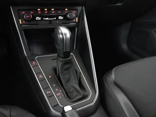 Volkswagen Polo Volkswagen Polo 1.0 TSI R-Line | Stoelverwarming | Camera |  Carplay | Climate control | Adaptive cruise | Full LED | Navigatie | Virtual Cockpit - afbeelding nr 8